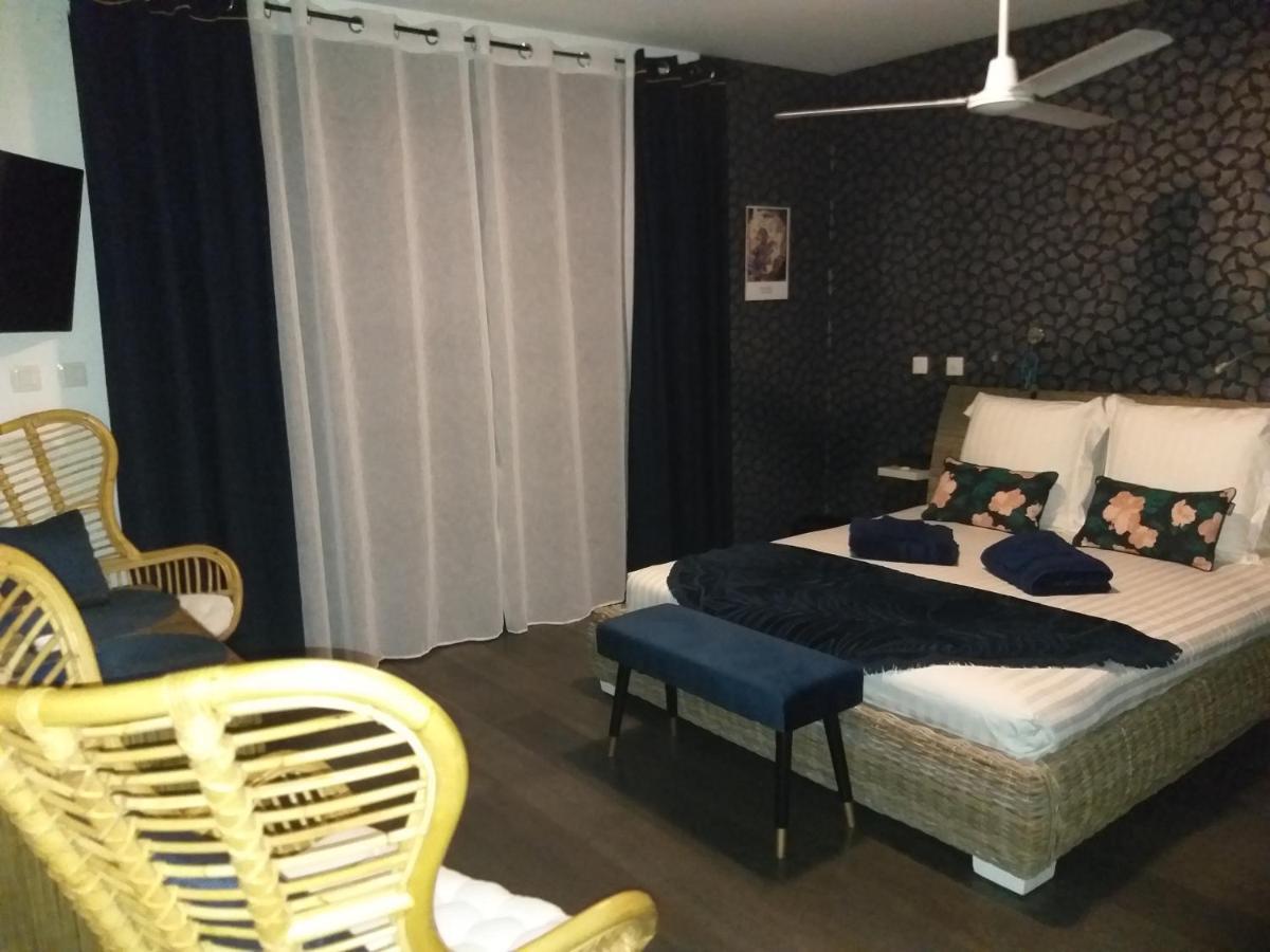 Suite Indigo Jacuzzi Prive Piscine Vue Mer Acces Cuisine Laverie Saint Pierre Exterior photo